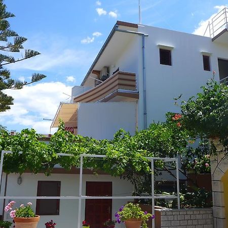 Guest House Kuzmanic Hvar Island Екстериор снимка