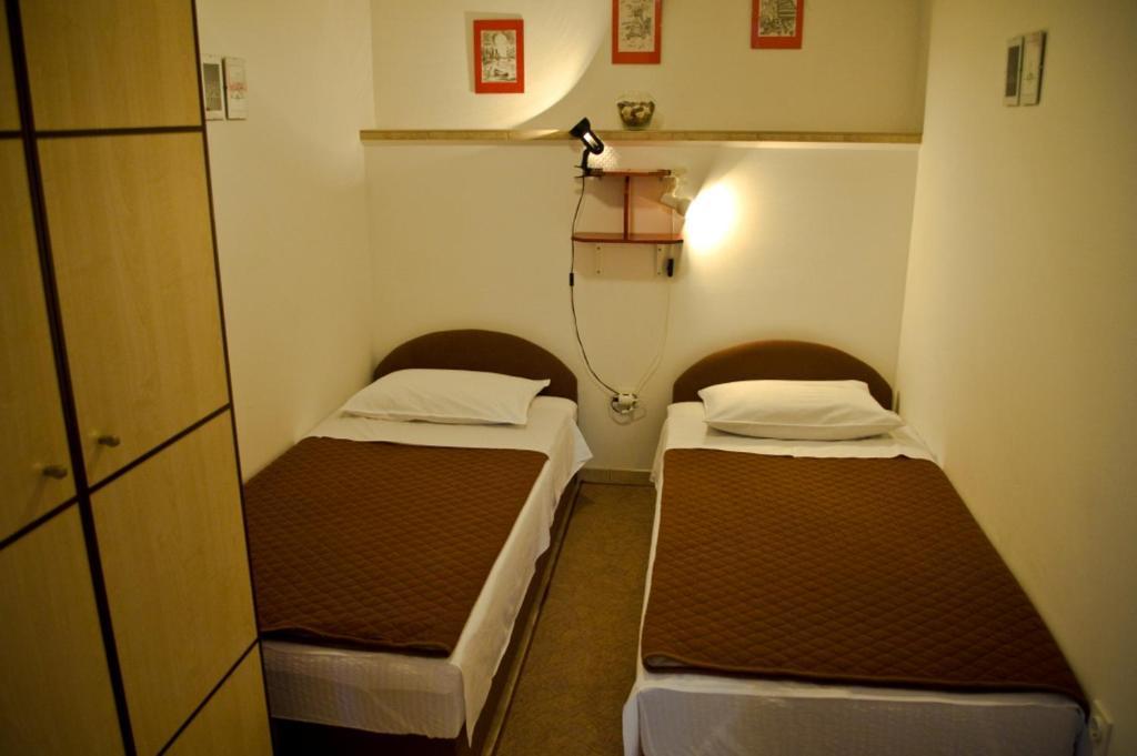 Guest House Kuzmanic Hvar Island Стая снимка
